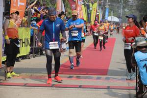 BIB: 4600
                            <button type="button" onclick="openModal(8250565)" class="btn btn-primary btn-sm float-right btn-popup" data-toggle="modal" data-target=".modal-high-quality">
                        <i class="fas fa-shopping-cart"></i> Add to Cart
                    </button>
                                            <button type="button" onclick="isThisMe(8250565, true)" class="btn btn-success btn-sm float-right btn-popup btn-isme hidden" data-toggle="tooltip" data-placement="bottom" title="นี่คือรูปของคุณใช่ไหม คลิกที่นี่เพื่อเอาเข้าอัลบั้ม">
                        <i class="fas fa-plus"></i> Add to album
                    </button>
                    <button type="button" onclick="isThisMe(8250565, false)" class="btn btn-warning btn-sm float-right btn-popup btn-isnotme hidden">
                        <i class="fas fa-ban"></i> Remove from album
                    </button>